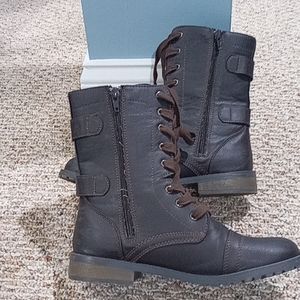 Women Combat boots size 7.5 brown color